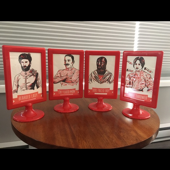 Prints in frames - Picture 1 of 5